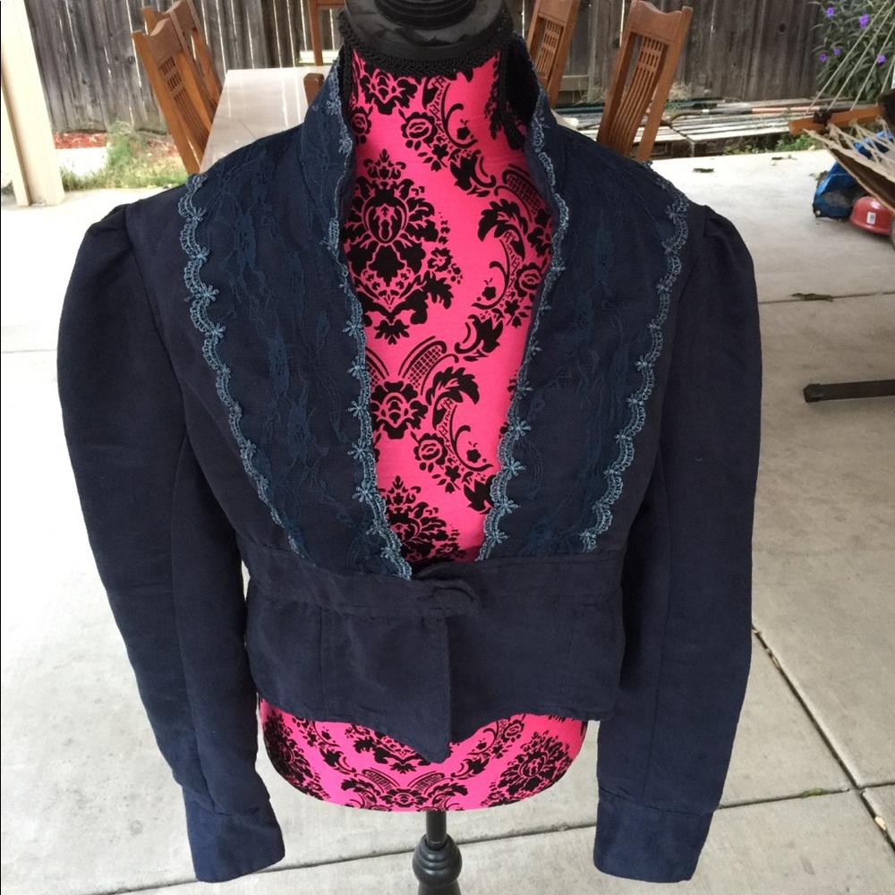 Cropped with lace blazer